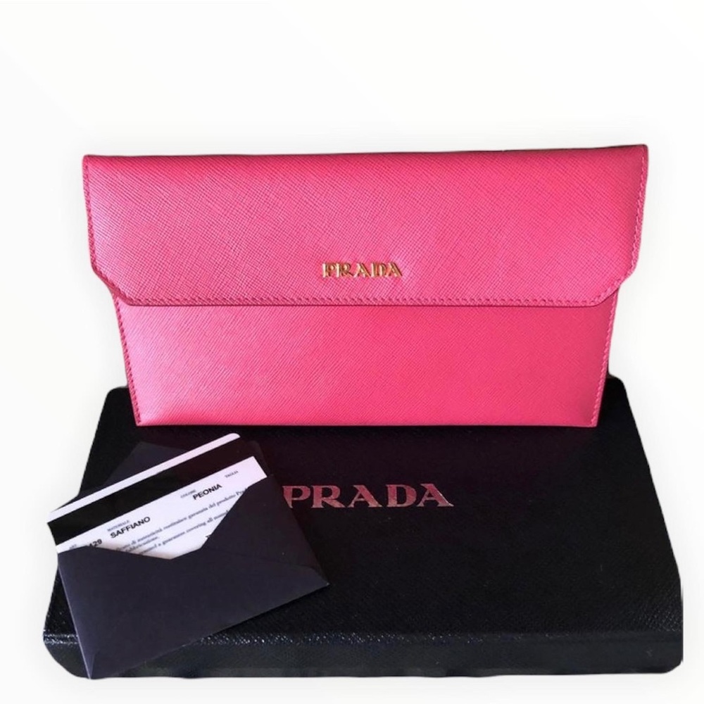 $5️⃣2️⃣5️⃣PRADA Small Saffiano Leather Clutch
